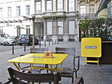I loved these bright yellow tables.