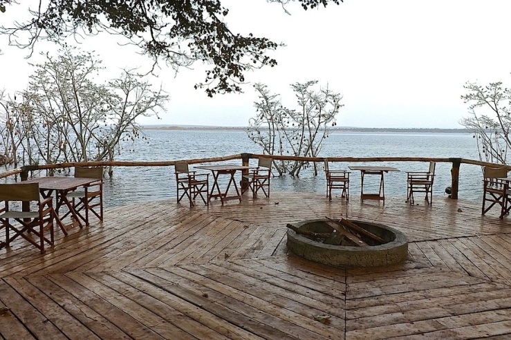 Lakeside eating area, Ruzizi Tented Lodge, Akagera National Park, Rwanda:enclos*ure