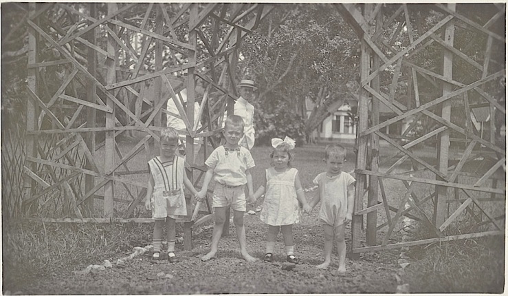 Vier kinderen hand in hand, 1924, Rijkmuseum